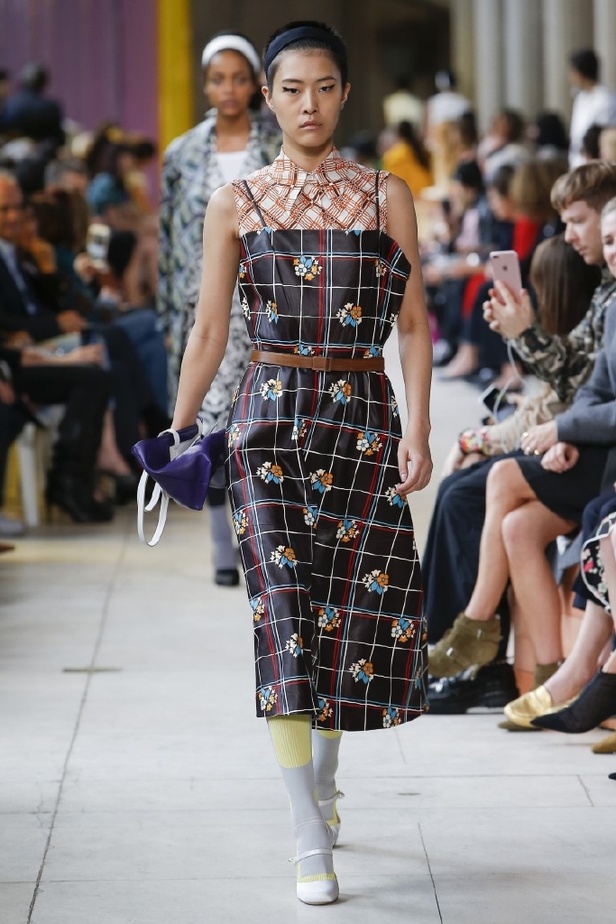 ابتكار وإبداع ضمن مجموعة ميو ميو لموسم ربيع وصيف 2018