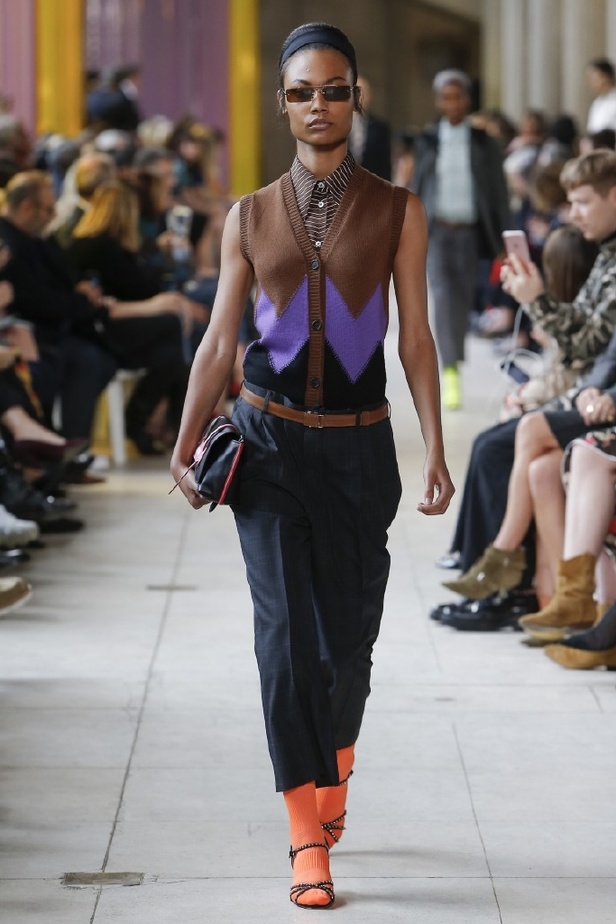 ابتكار وإبداع ضمن مجموعة ميو ميو لموسم ربيع وصيف 2018