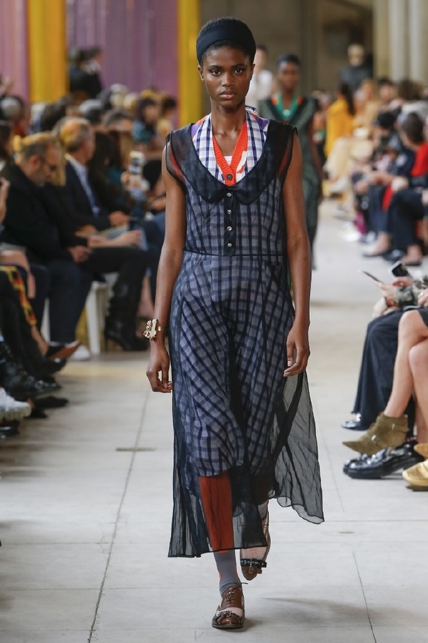 ابتكار وإبداع ضمن مجموعة ميو ميو لموسم ربيع وصيف 2018