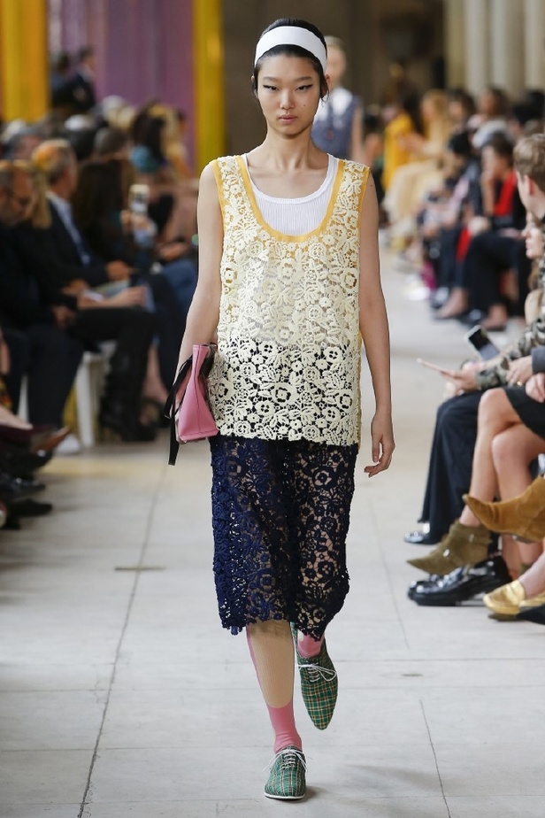 ابتكار وإبداع ضمن مجموعة ميو ميو لموسم ربيع وصيف 2018