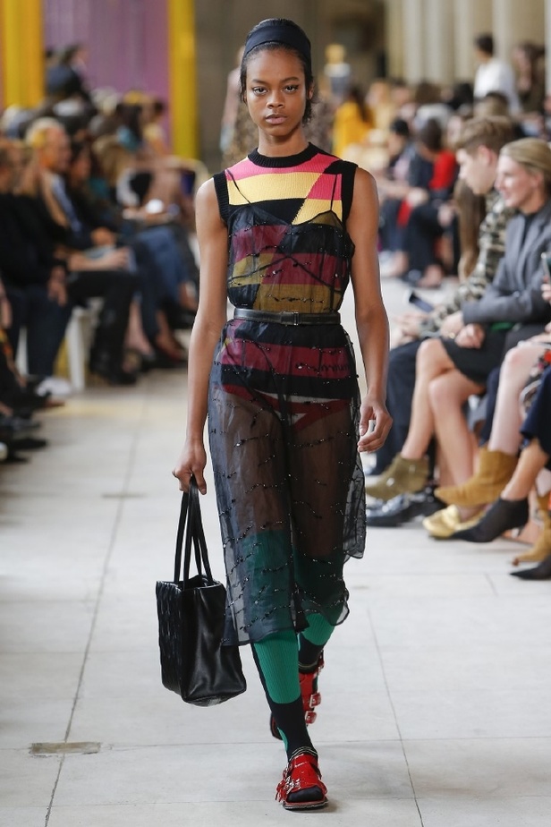 ابتكار وإبداع ضمن مجموعة ميو ميو لموسم ربيع وصيف 2018