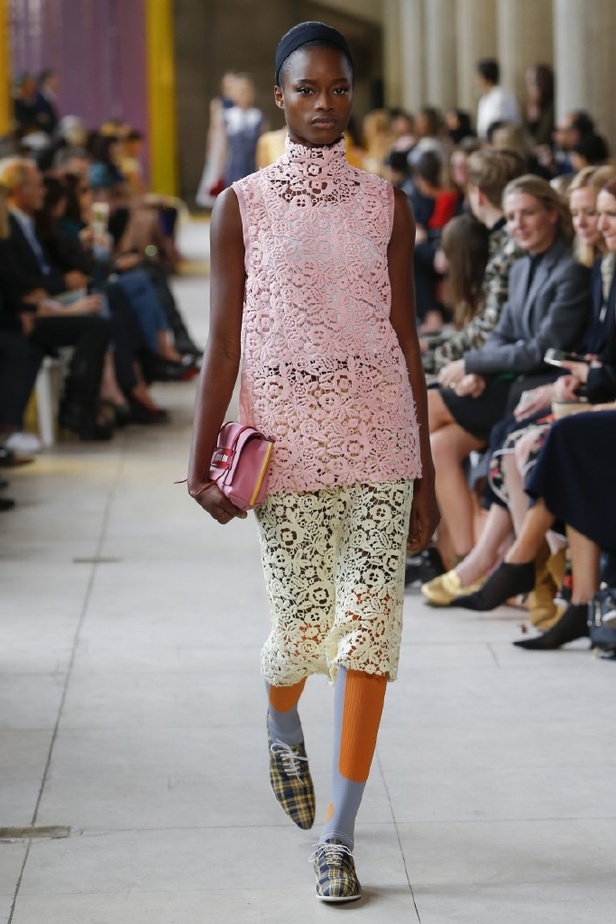 ابتكار وإبداع ضمن مجموعة ميو ميو لموسم ربيع وصيف 2018