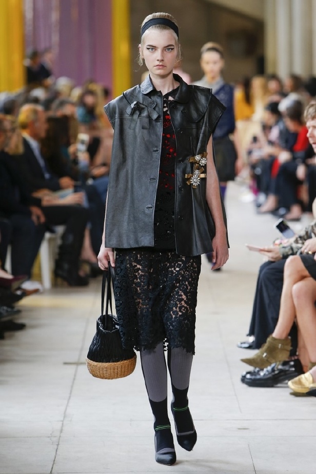 ابتكار وإبداع ضمن مجموعة ميو ميو لموسم ربيع وصيف 2018