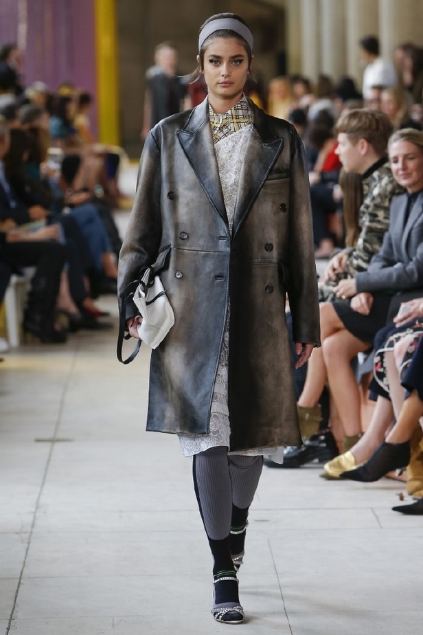 ابتكار وإبداع ضمن مجموعة ميو ميو لموسم ربيع وصيف 2018