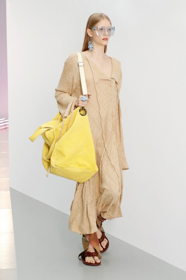 عرض ازياء مجموعة ACNE STUDIOS ربيع وصيف 2021 من اسبوع الموضة في باريس