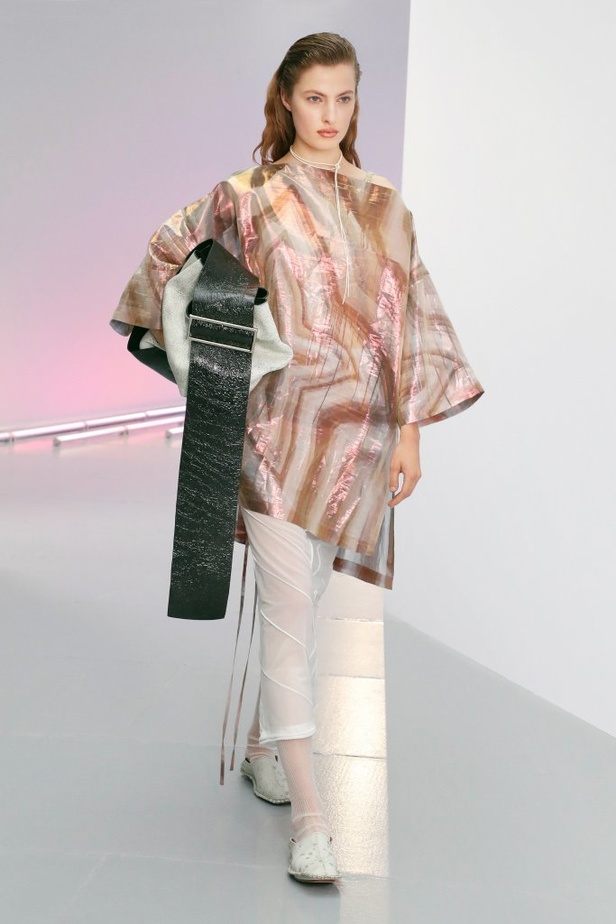 عرض ازياء مجموعة ACNE STUDIOS ربيع وصيف 2021 من اسبوع الموضة في باريس