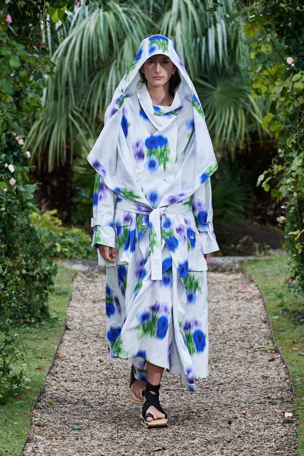 عرض ازياء مجموعة كنزو Kenzo لربيع وصيف 2021 من اسبوع الموضة في باريس