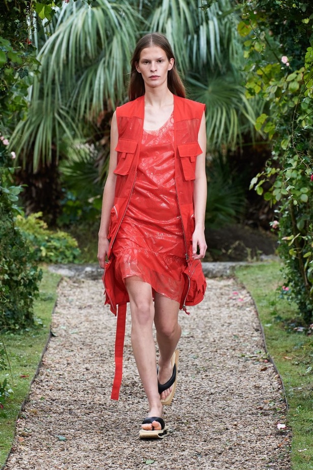 عرض ازياء مجموعة كنزو Kenzo لربيع وصيف 2021 من اسبوع الموضة في باريس