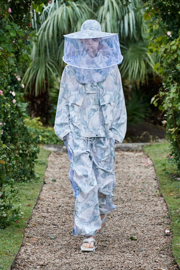 عرض ازياء مجموعة كنزو Kenzo لربيع وصيف 2021 من اسبوع الموضة في باريس