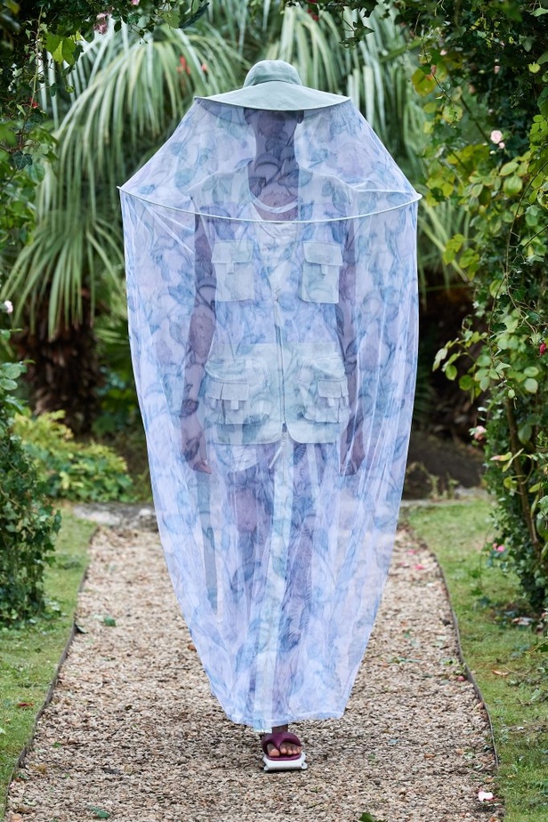 عرض ازياء مجموعة كنزو Kenzo لربيع وصيف 2021 من اسبوع الموضة في باريس