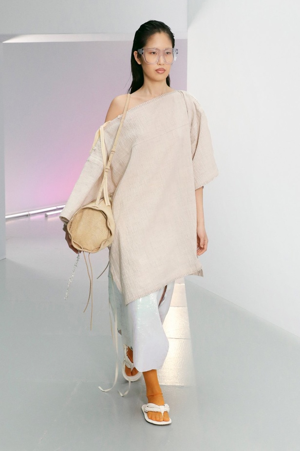 عرض ازياء مجموعة ACNE STUDIOS ربيع وصيف 2021 من اسبوع الموضة في باريس