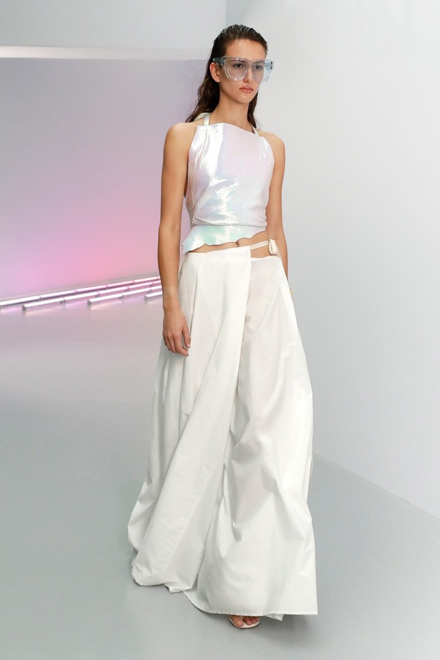 عرض ازياء مجموعة ACNE STUDIOS ربيع وصيف 2021 من اسبوع الموضة في باريس