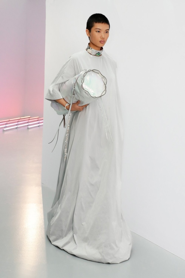 عرض ازياء مجموعة ACNE STUDIOS ربيع وصيف 2021 من اسبوع الموضة في باريس