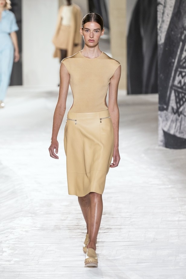 عرض أزياء Hermes لربيع وصيف 2021 من أسبوع الموضة في باريس