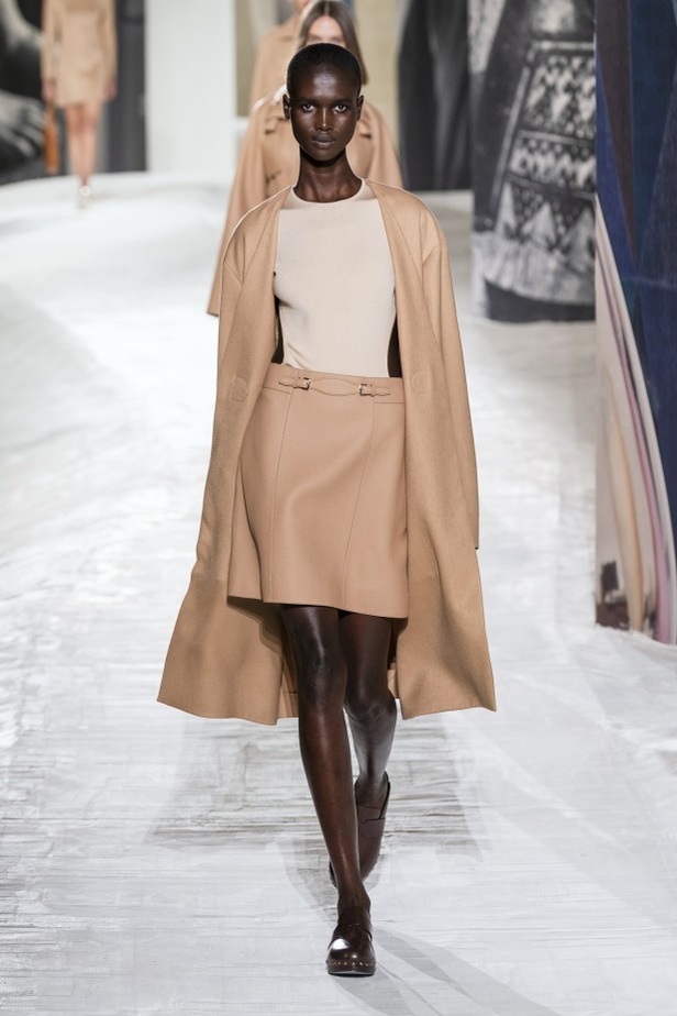 عرض أزياء Hermes لربيع وصيف 2021 من أسبوع الموضة في باريس