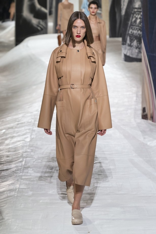 عرض أزياء Hermes لربيع وصيف 2021 من أسبوع الموضة في باريس