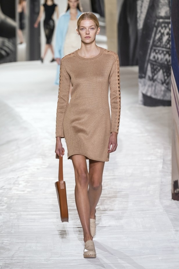 عرض أزياء Hermes لربيع وصيف 2021 من أسبوع الموضة في باريس