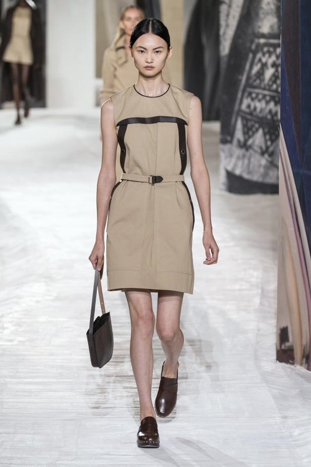 عرض أزياء Hermes لربيع وصيف 2021 من أسبوع الموضة في باريس