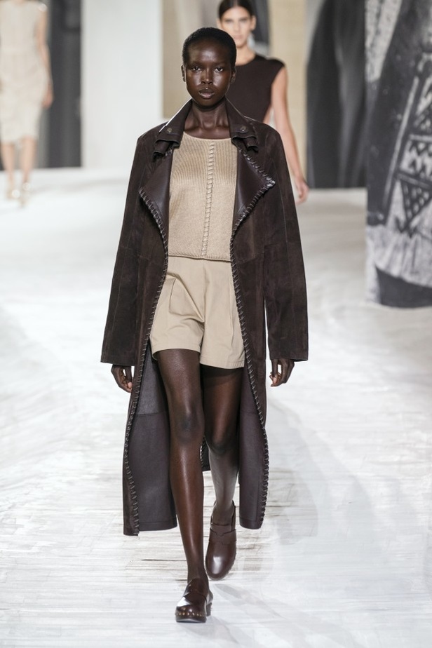 عرض أزياء Hermes لربيع وصيف 2021 من أسبوع الموضة في باريس