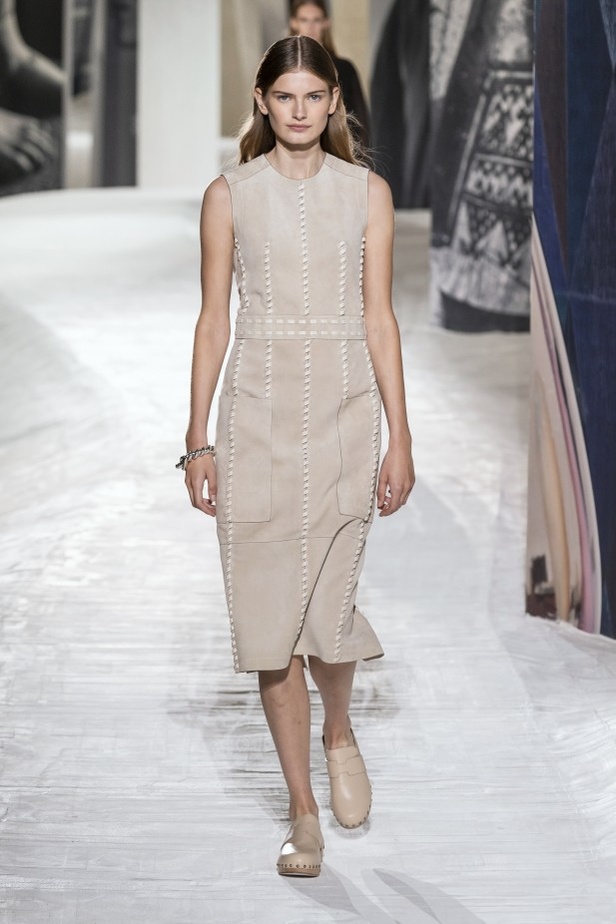 عرض أزياء Hermes لربيع وصيف 2021 من أسبوع الموضة في باريس