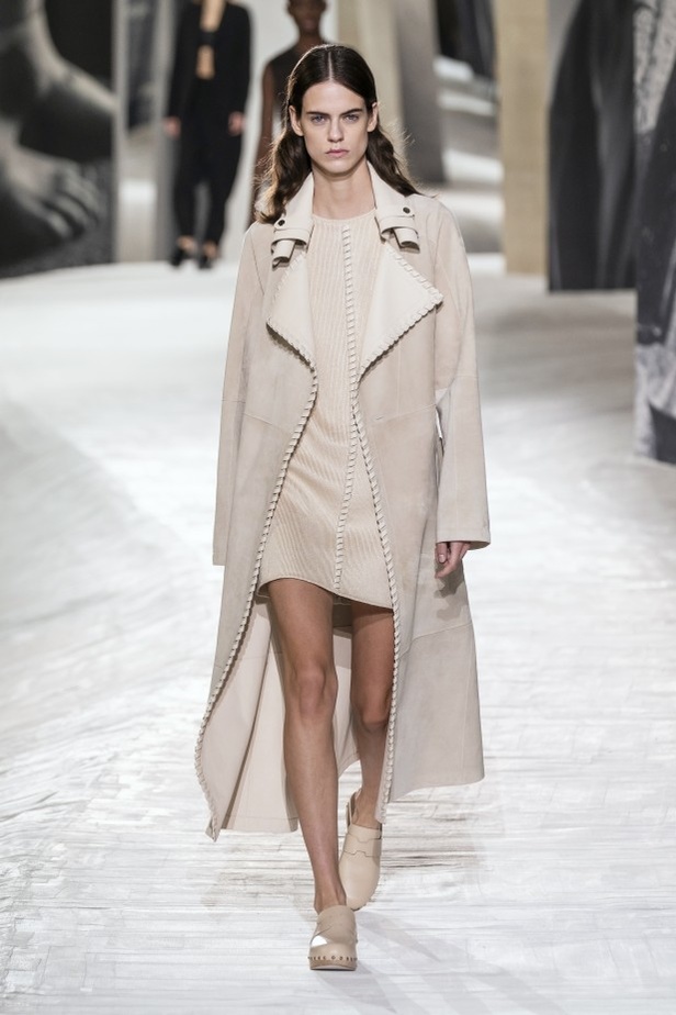 عرض أزياء Hermes لربيع وصيف 2021 من أسبوع الموضة في باريس