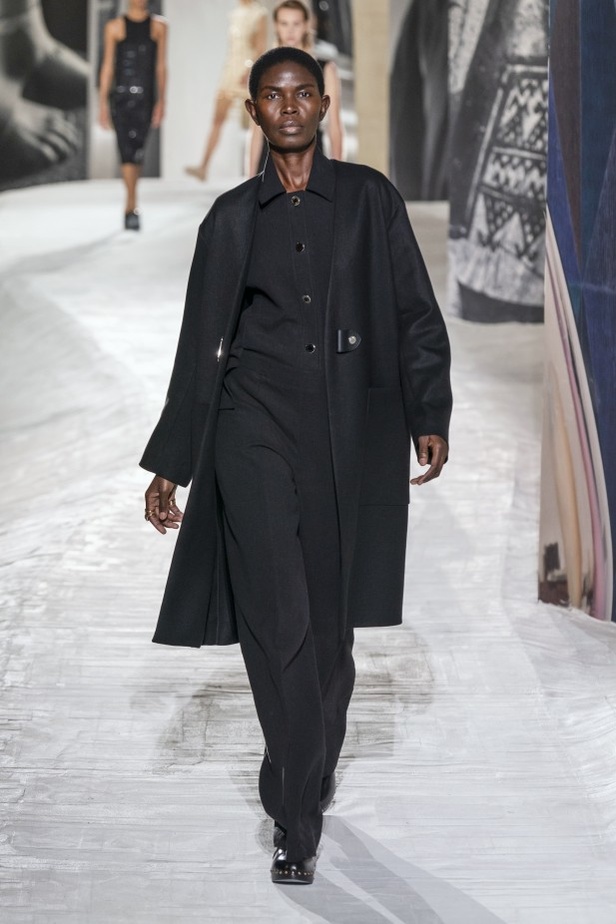 عرض أزياء Hermes لربيع وصيف 2021 من أسبوع الموضة في باريس