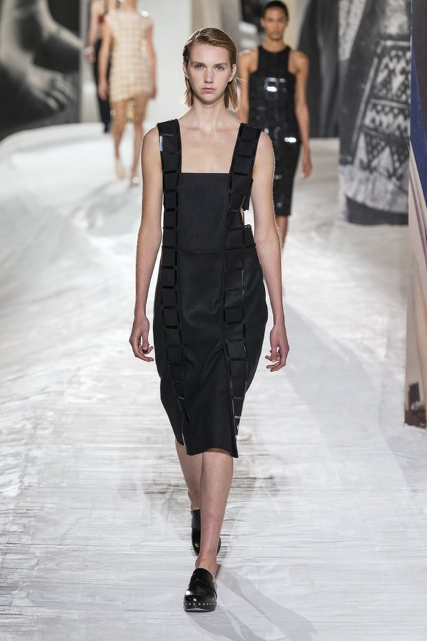 عرض أزياء Hermes لربيع وصيف 2021 من أسبوع الموضة في باريس