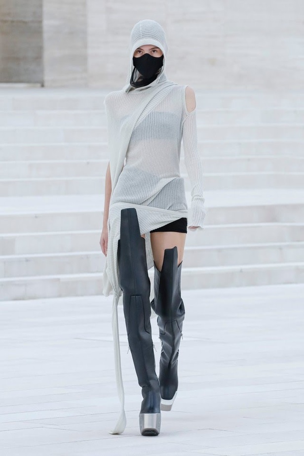 عرض ازياء مجموعة Rick Owens لربيع وصيف 2021 في باريس