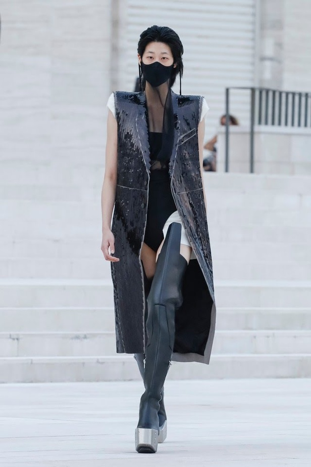 عرض ازياء مجموعة Rick Owens لربيع وصيف 2021 في باريس