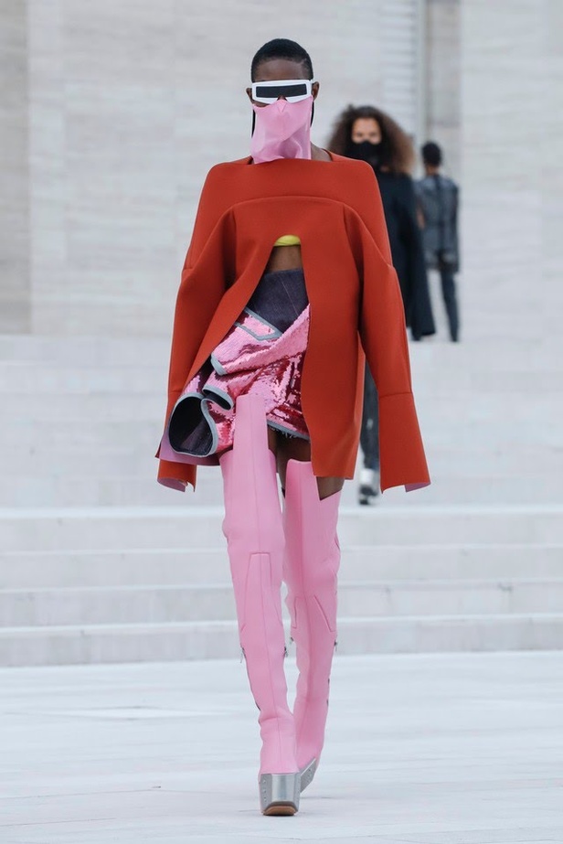 عرض ازياء مجموعة Rick Owens لربيع وصيف 2021 في باريس