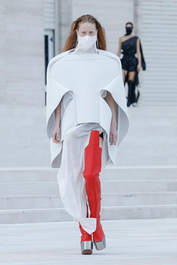 عرض ازياء مجموعة Rick Owens لربيع وصيف 2021 في باريس