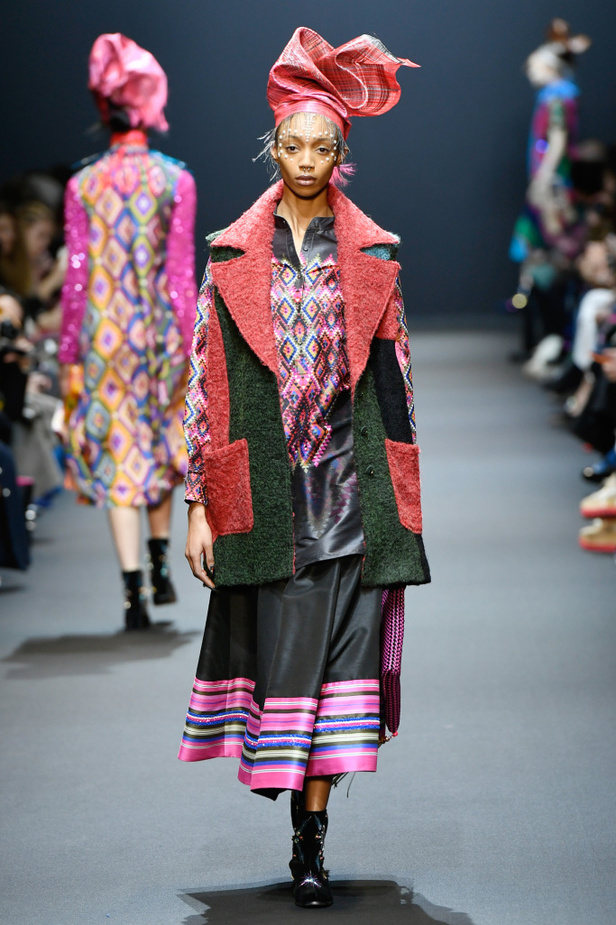 عرض أزياء Manish Arora لخريف وشتاء 2017