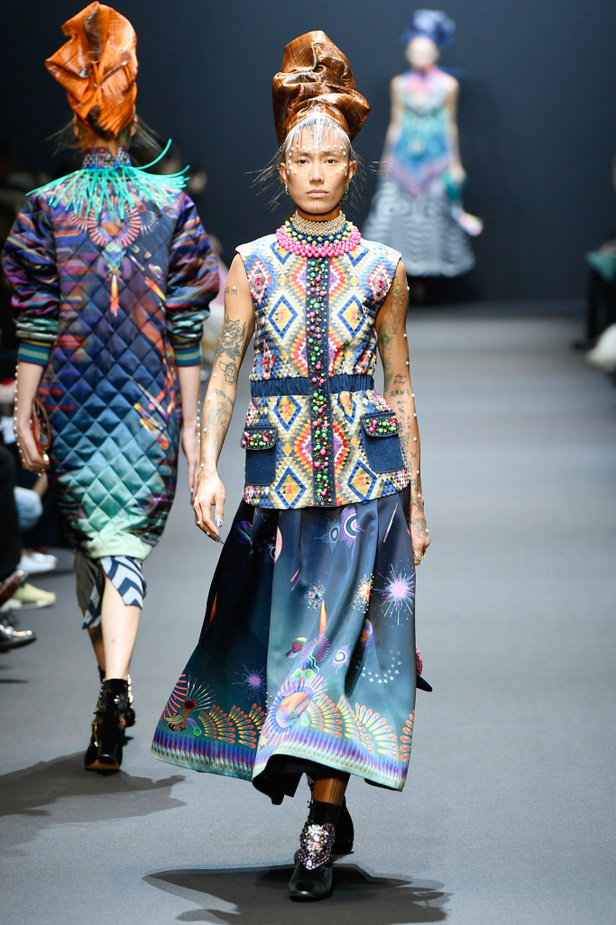 عرض أزياء Manish Arora لخريف وشتاء 2017