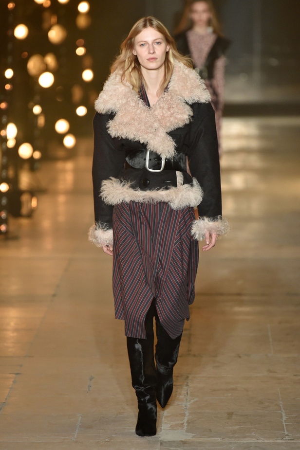 عرض أزياء إيزابيل ماران لخريف وشتاء 2017