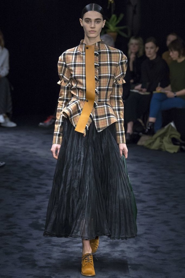 مجموعة لويفي Loewe لخريف وشتاء 2017