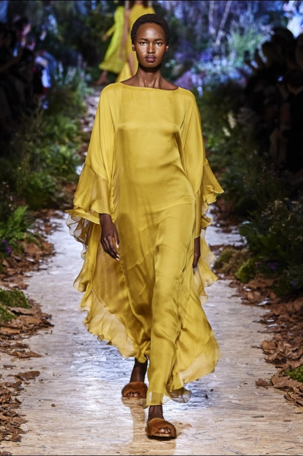 مجموعة "رالف أند روسو" Ralph & Russo لخريف وشتاء 2020 - 2021 