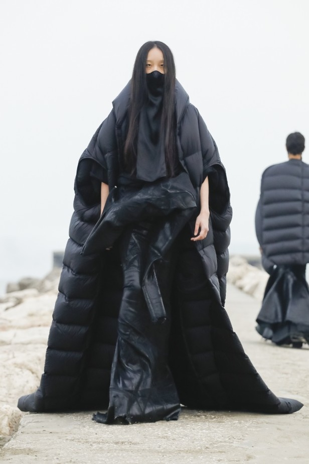 عرض ازياء مجموعة Rick Owens لخريف وشتاء 2021-2022