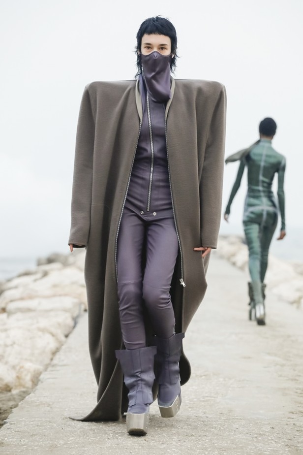 عرض ازياء مجموعة Rick Owens لخريف وشتاء 2021-2022