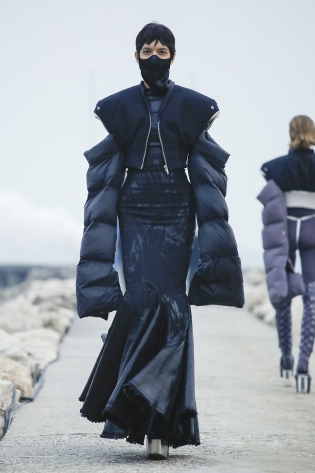 عرض ازياء مجموعة Rick Owens لخريف وشتاء 2021-2022