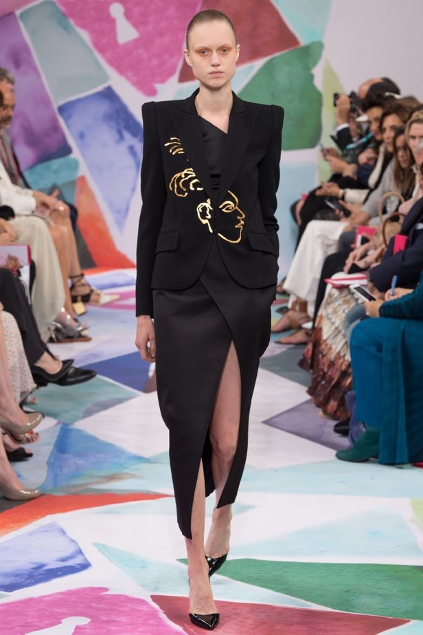 اجواء ساحرة في مجموعة دار ازياء Schiaparelli