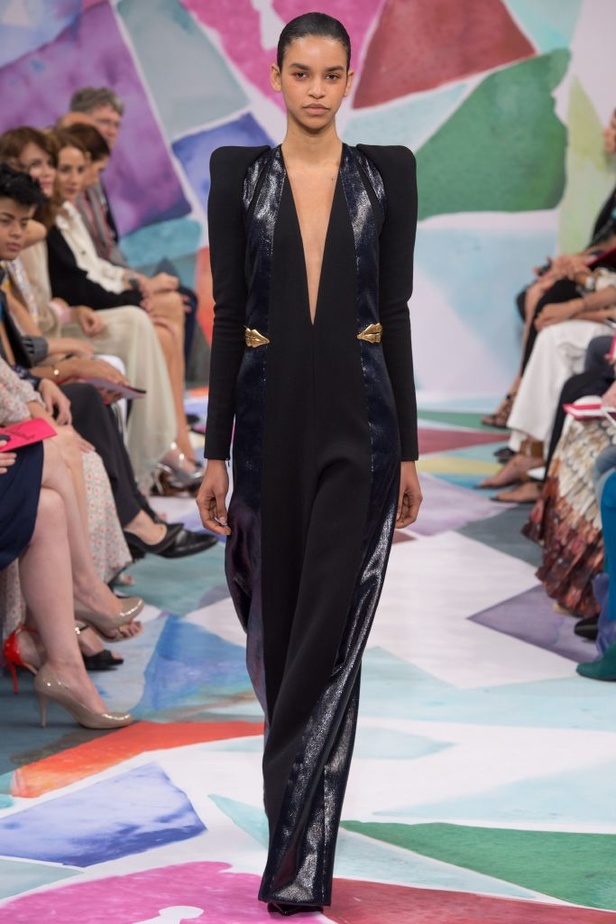 اجواء ساحرة في مجموعة دار ازياء Schiaparelli