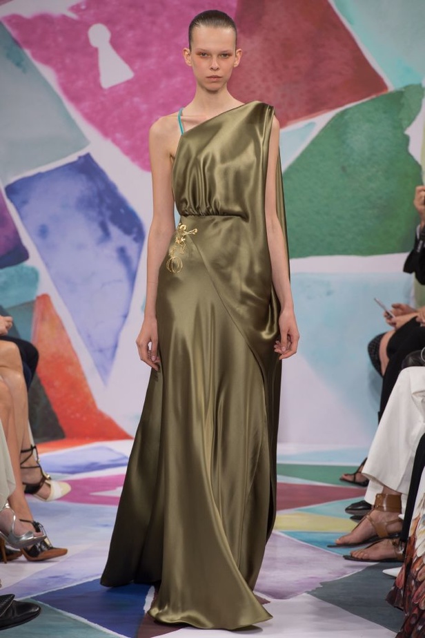 اجواء ساحرة في مجموعة دار ازياء Schiaparelli