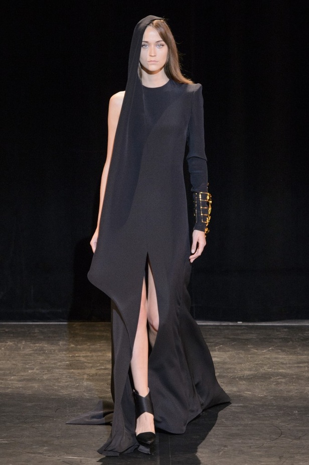 مجموعة Stephane Rolland  للألبسة الفاخرة في باريس