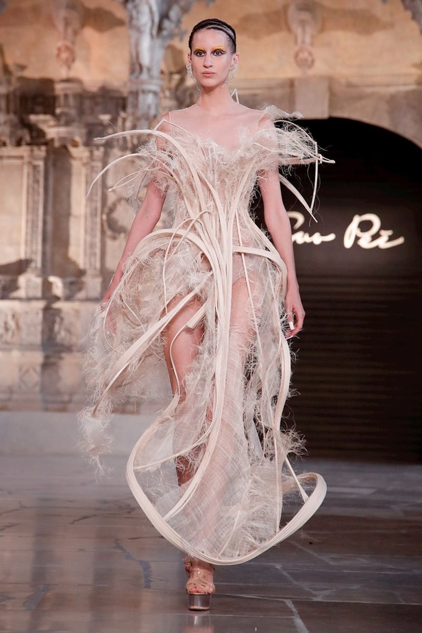 مجموعة Guo Pei للأزياء الفاخرة لخريف ٢٠١٨ !