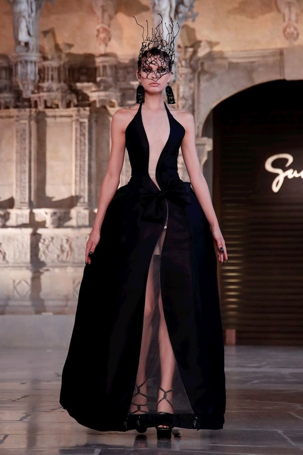 مجموعة Guo Pei للأزياء الفاخرة لخريف ٢٠١٨ !