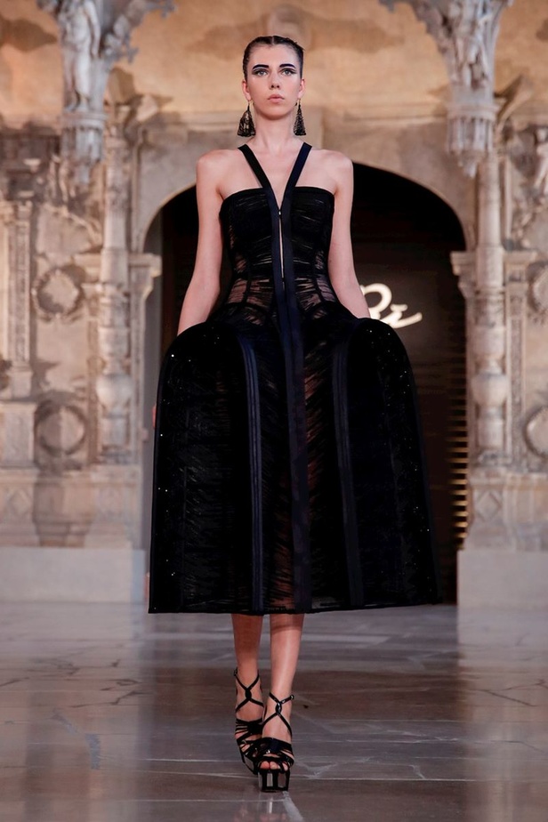 مجموعة Guo Pei للأزياء الفاخرة لخريف ٢٠١٨ !