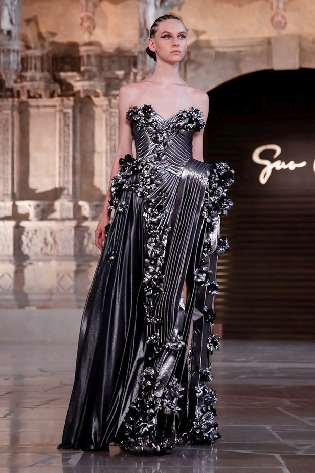 مجموعة Guo Pei للأزياء الفاخرة لخريف ٢٠١٨ !