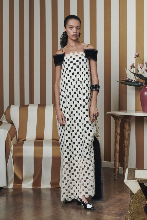 مجموعة Tory Burch ريزورت 2022 تلبي الاحتياجات لإطلالة عملية في كل يوم