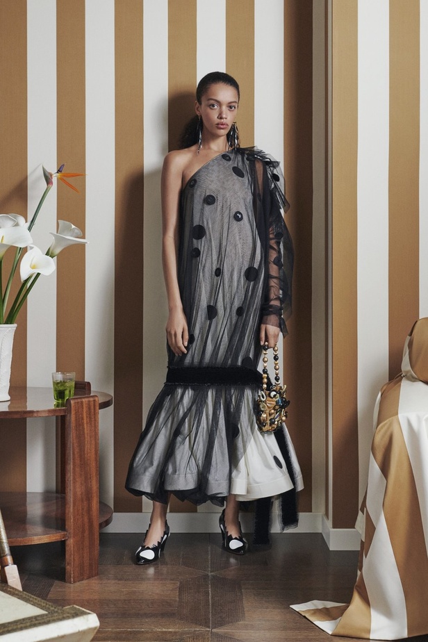 مجموعة Tory Burch ريزورت 2022 تلبي الاحتياجات لإطلالة عملية في كل يوم