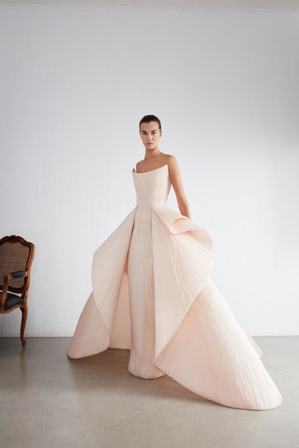 مجموعة رامي العلي من الألبسة الفاخرة لخريف وشتاء 2021 - 2022 مستوحاة من التفاصيل المعمارية 